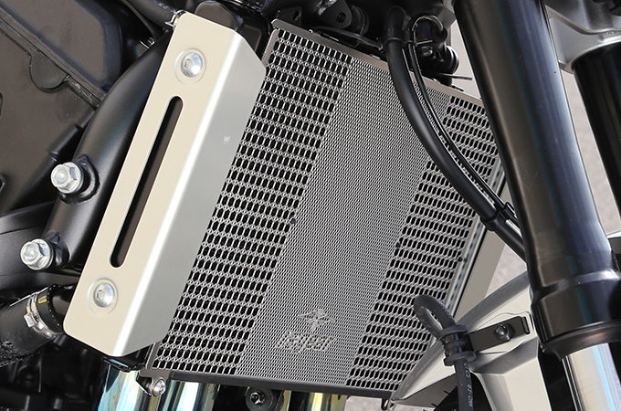 スモールロゴ・シルバー(画像はCB1000F)