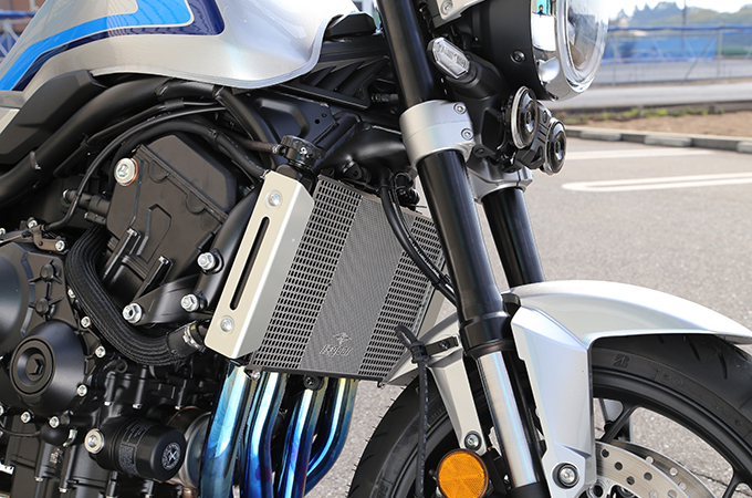スモールロゴ・シルバー(画像はCB1000F)