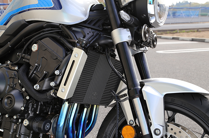 スモールロゴ・ブラック(画像はCB1000F)